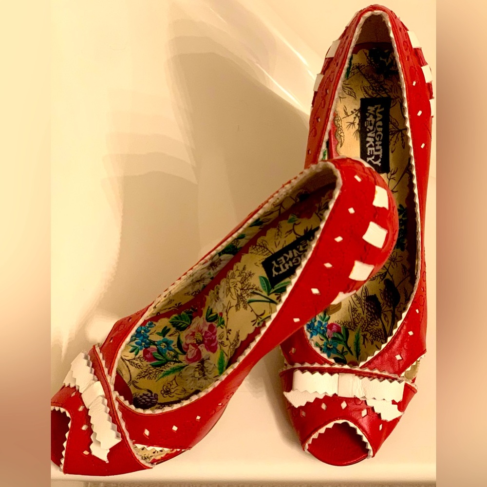 Naughty Money Size 6 3’’ open toe heels